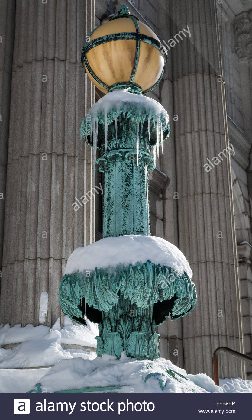 Lamp Post Snow Stockfotos Lamp Post Snow Bilder Alamy regarding proportions 834 X 1390