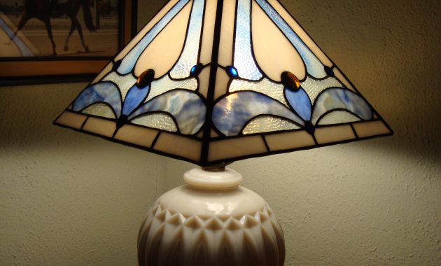 Lampshade On Vintage Base Delphi Artist Gallery Stained Glass with regard to sizing 3000 X 4000