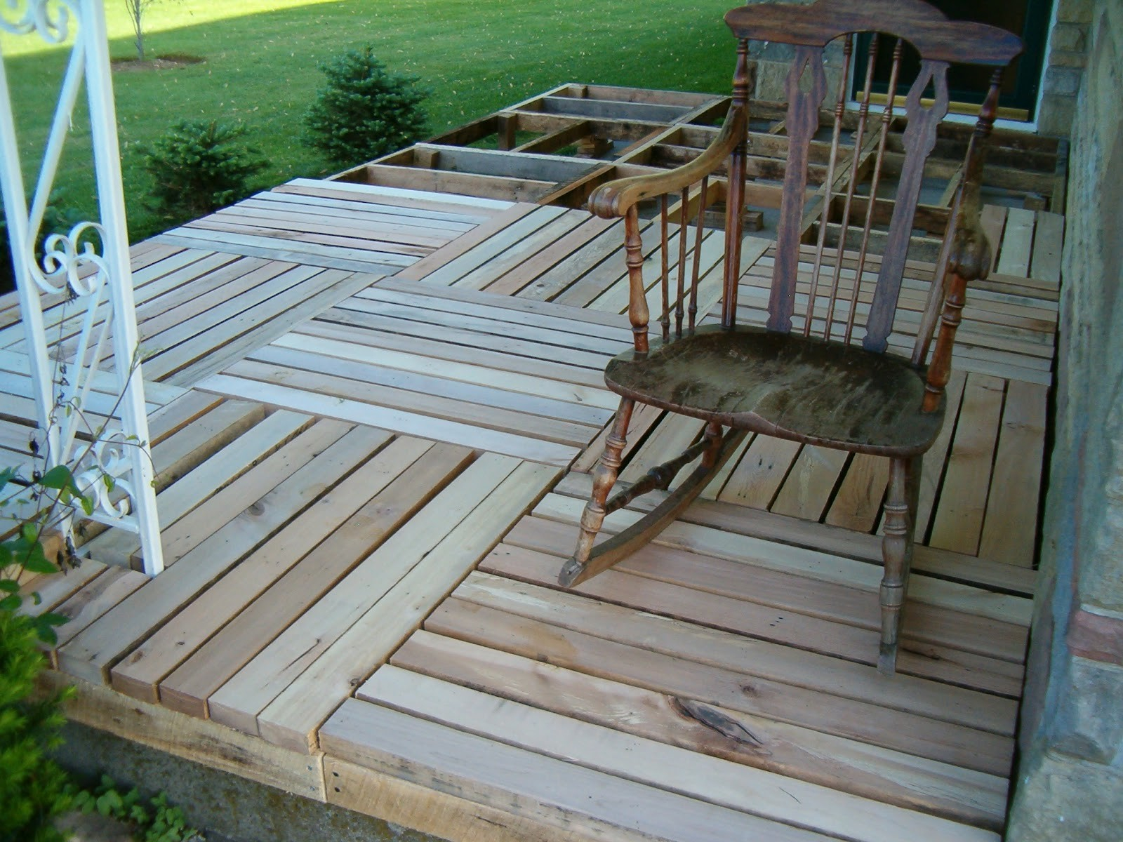 14 Simple Deck Made Out Of Pallets Ideas Photo Gabe for measurements 1600 X 1200