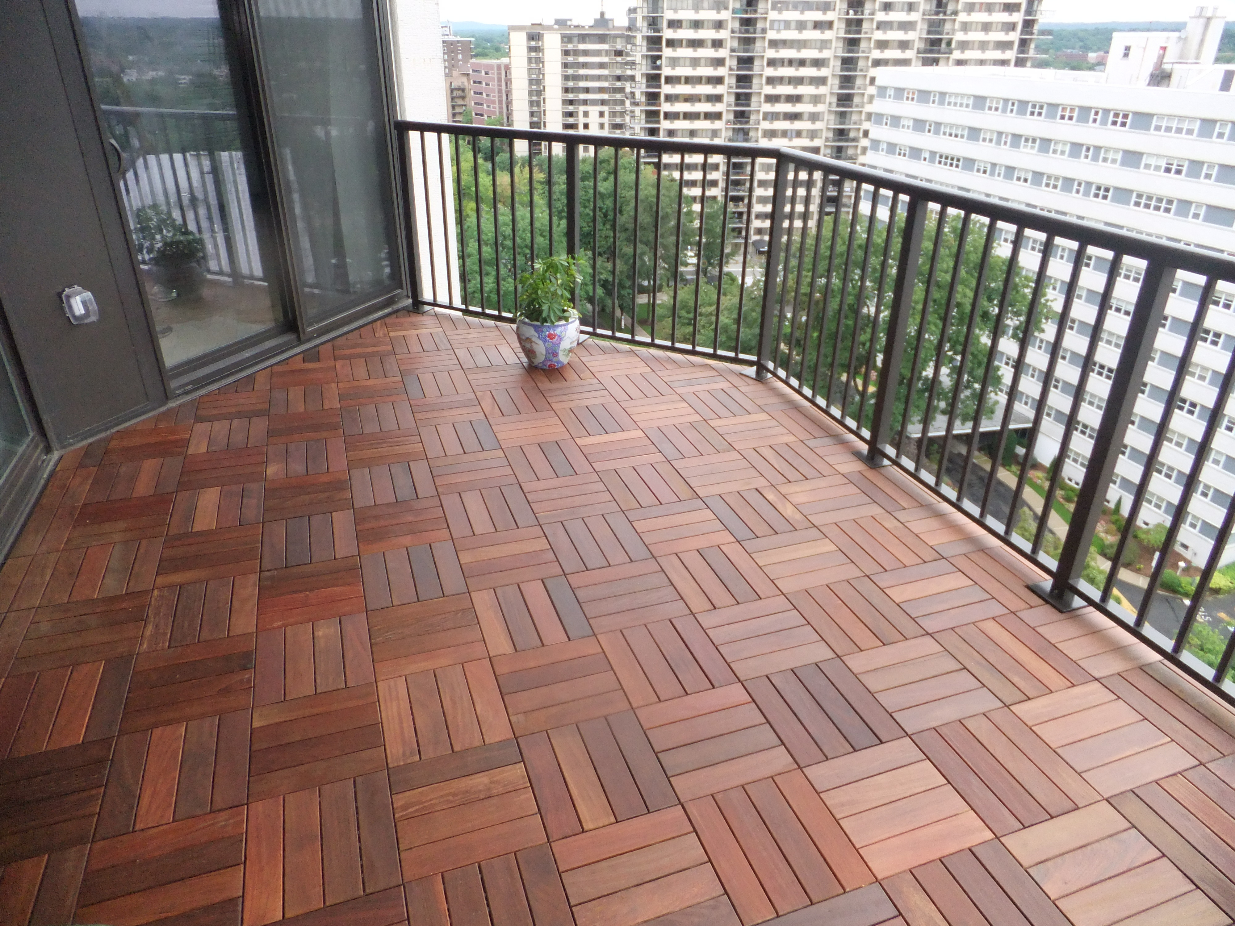 Coverdeck Systems Interlocking Deck Tiles in proportions 4000 X 3000