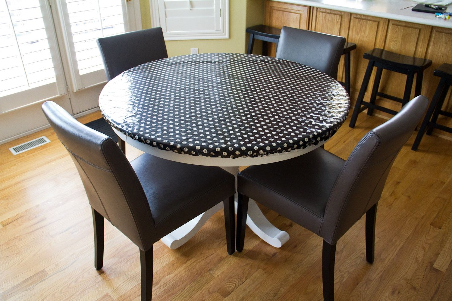 Round Fitted Tablecloth Outdoor Fabric Elastic Or Throughout inside measurements 1500 X 1000