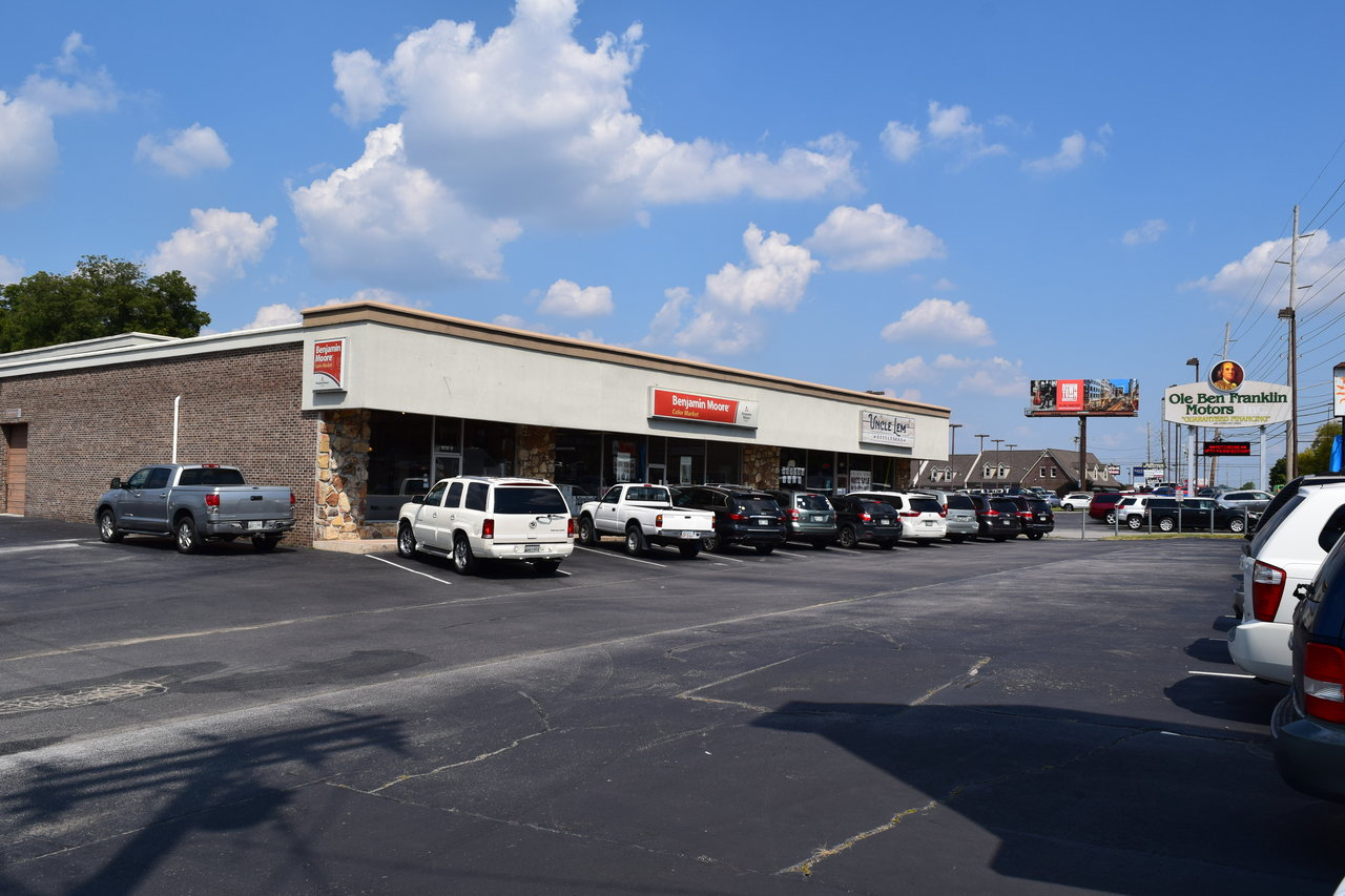 9715 Kingston Pike Knoxville Tn 37922 Retail Space For regarding measurements 1280 X 853