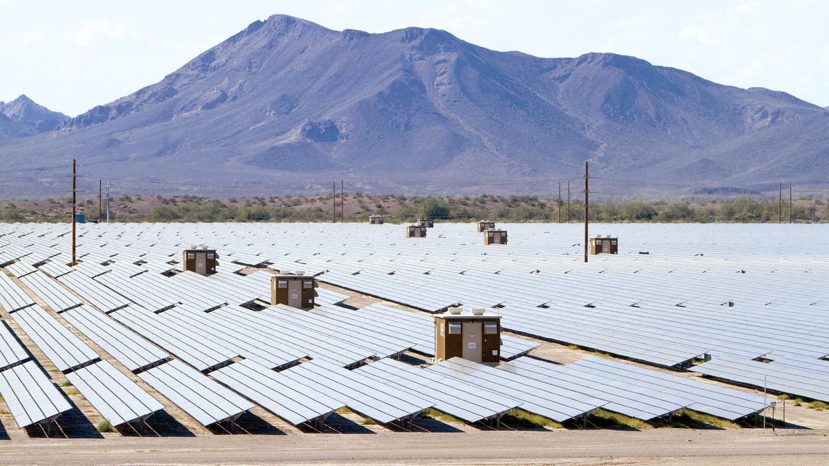 Behold The Worlds Largest Solar Panel Power Plant In Arizona pertaining to proportions 1200 X 675