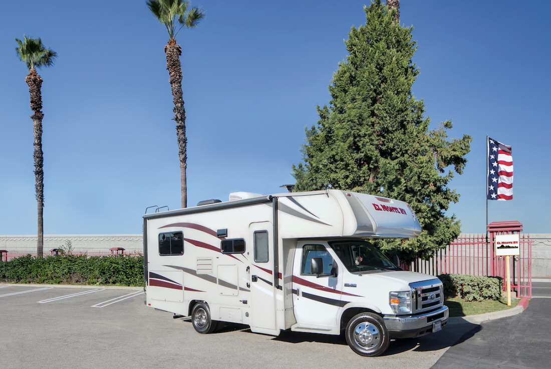 C22 Motorhome Von El Monte Rv Fotos Videos Bestcamper throughout dimensions 1100 X 737