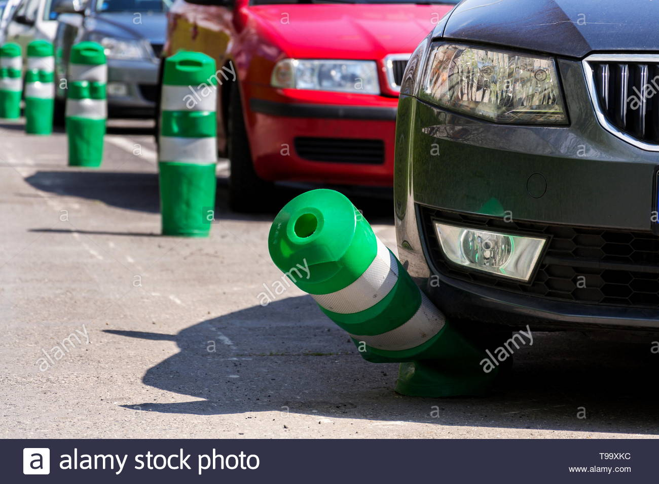 Car Bending White And Green Safety Traffic Post With Front for size 1300 X 956