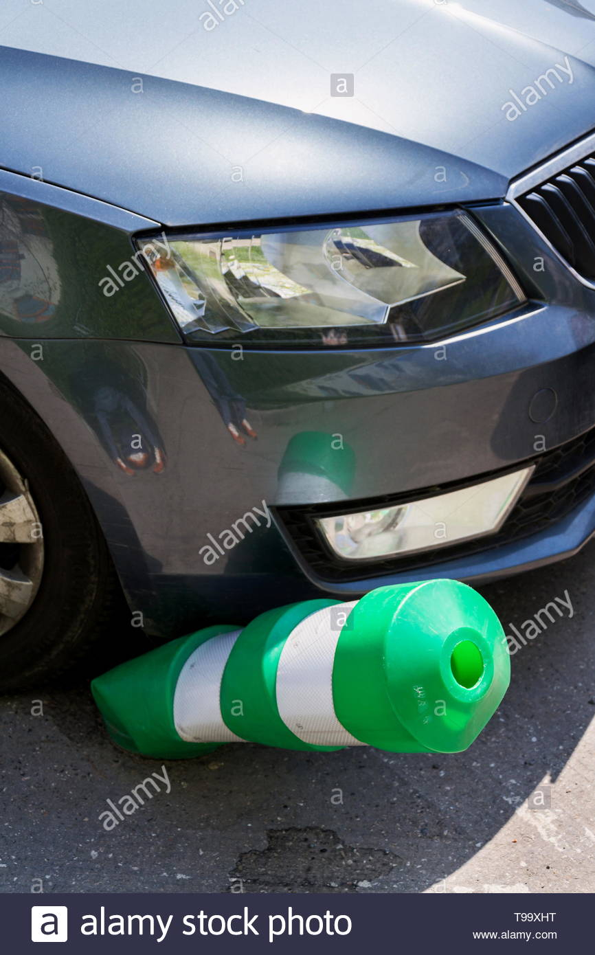 Car Bending White And Green Safety Traffic Post With Front with regard to size 866 X 1390