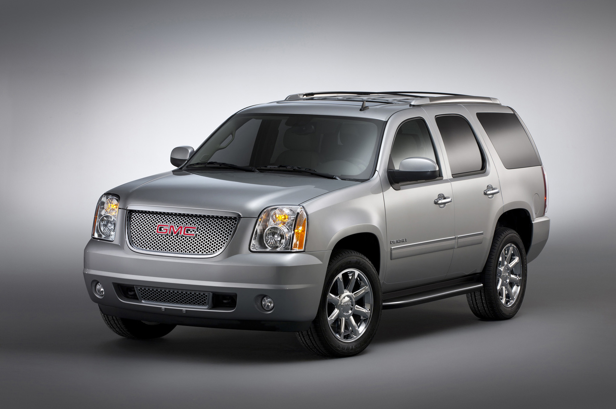 Gmc Yukon Short Miles intended for size 2048 X 1360