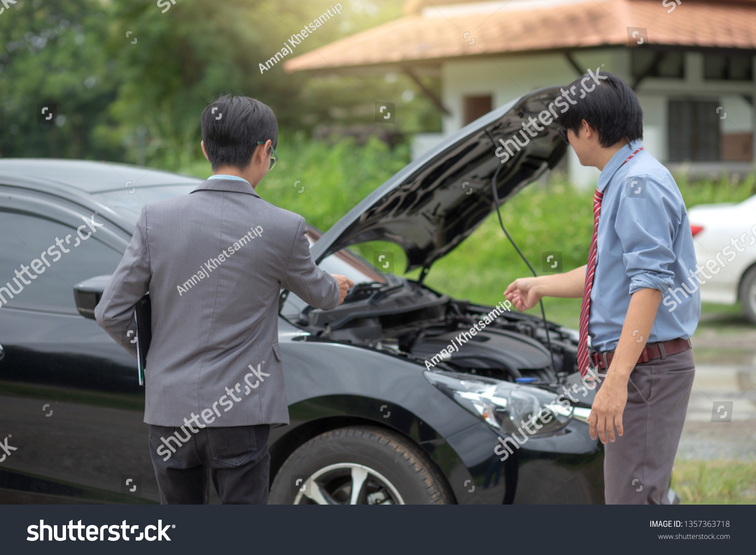 Insurance Agents Check Damaged Cars Car Stock Photo Edit in size 1500 X 1101