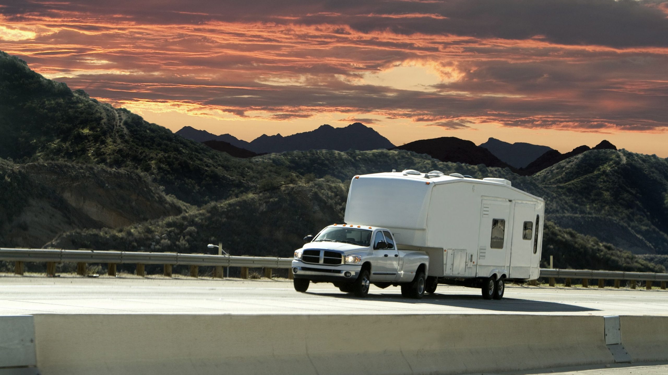 Should You Drive A Motorhome Or Tow A Trailer with proportions 3000 X 1687